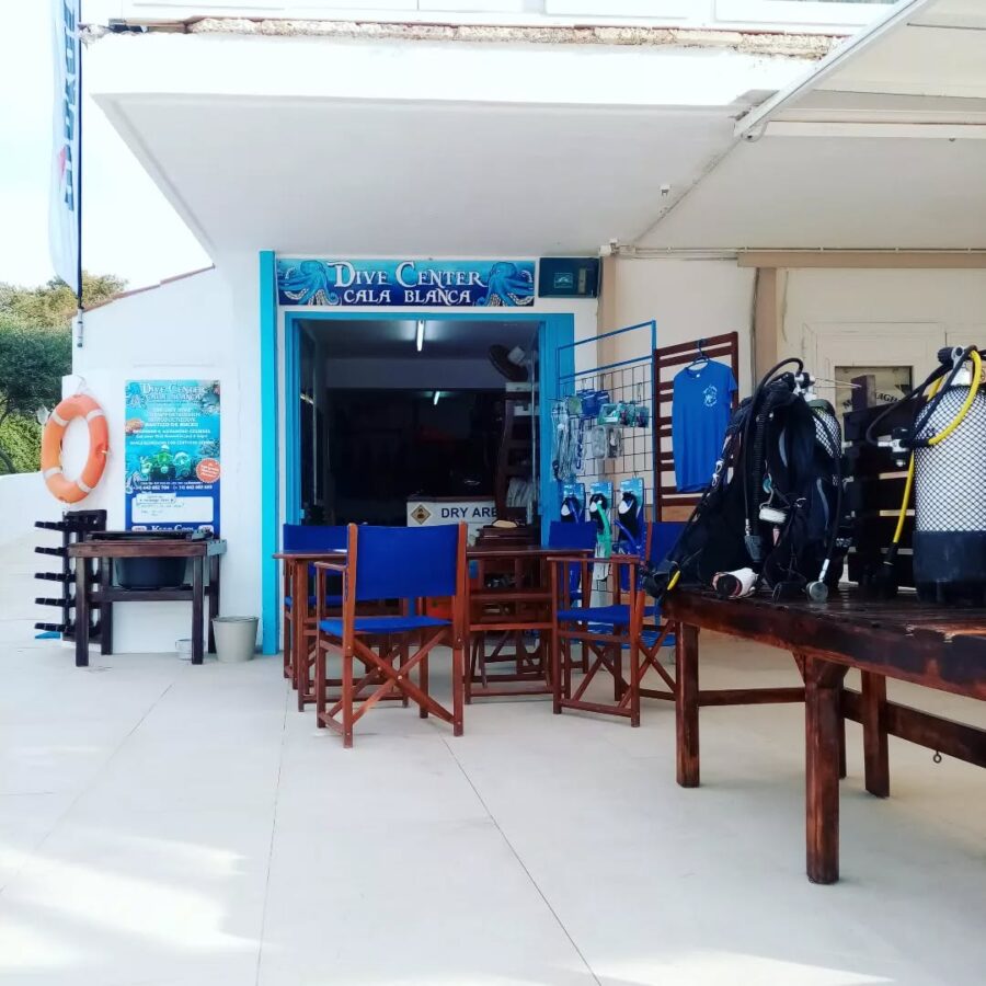 / Dive Center Cala Blanca